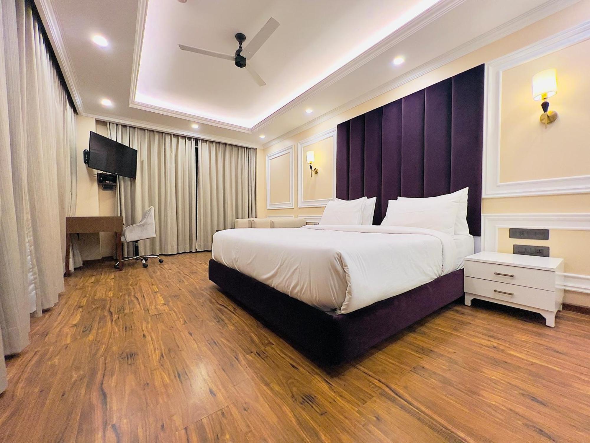 Claret Inn & Suites - ดัลเฮาซี ภายนอก รูปภาพ