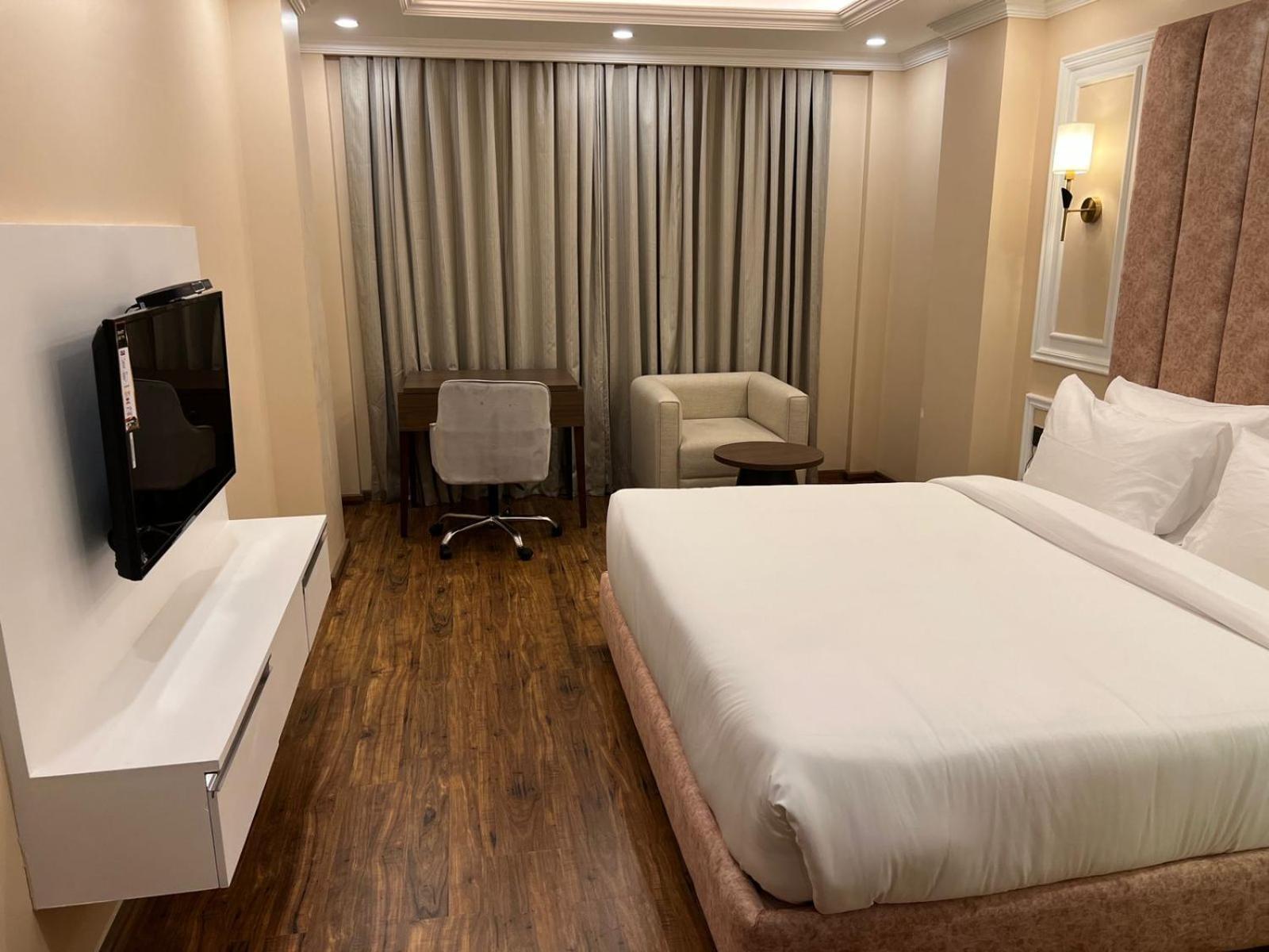 Claret Inn & Suites - ดัลเฮาซี ภายนอก รูปภาพ