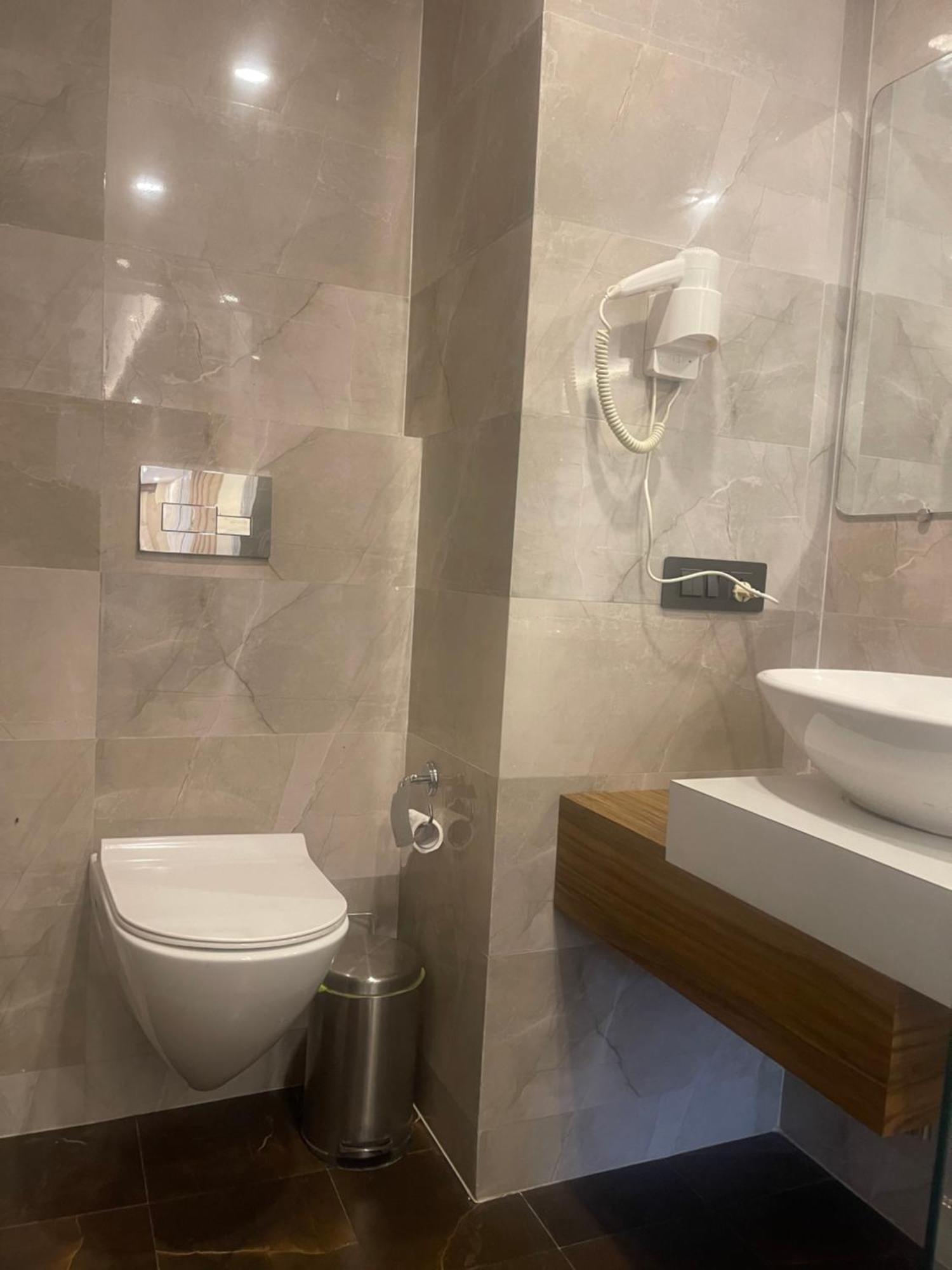 Claret Inn & Suites - ดัลเฮาซี ภายนอก รูปภาพ